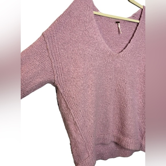 Free People Chunky Oversized Lofty-V Neck Sweater in Lavender Size Medium - Picture 4 of 9